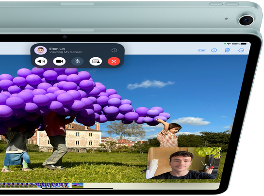 iPad Air ja sen 12 Mpix etukameran laajakulma, kuvassa näkyy SharePlay-ominaisuus FaceTimessa