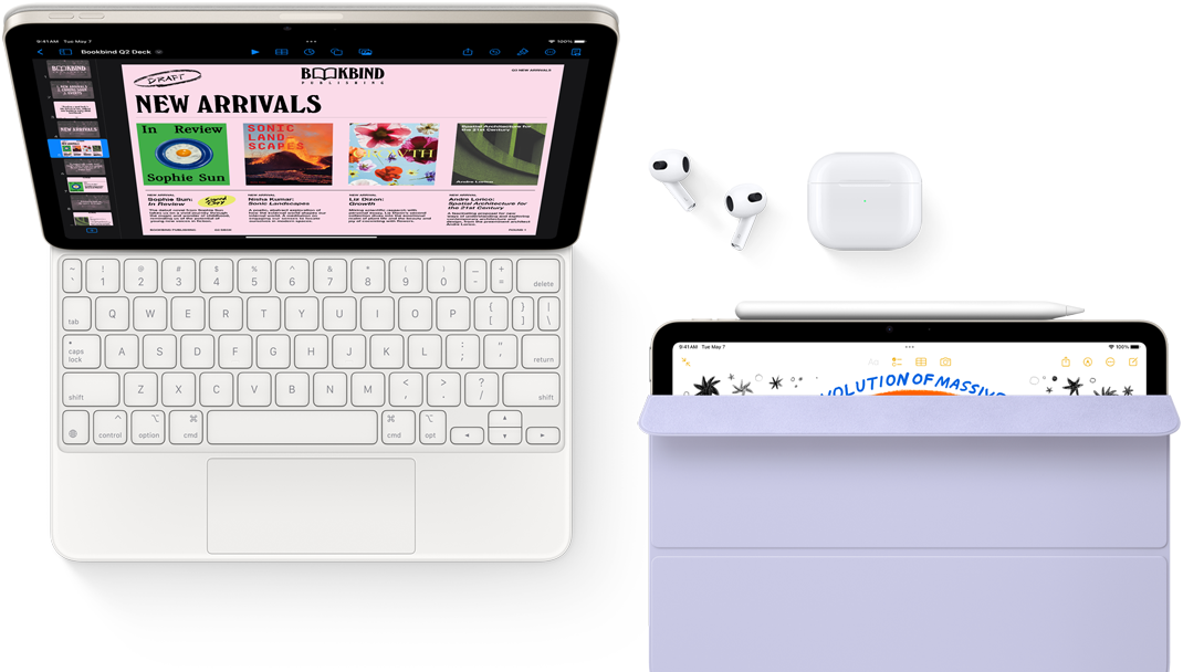iPad Airiin on liitetty Magic Keyboard ja lisävarusteina Airpods Pro ‑kuulokkeet, Apple Pencil Pro ja Smart Folio
