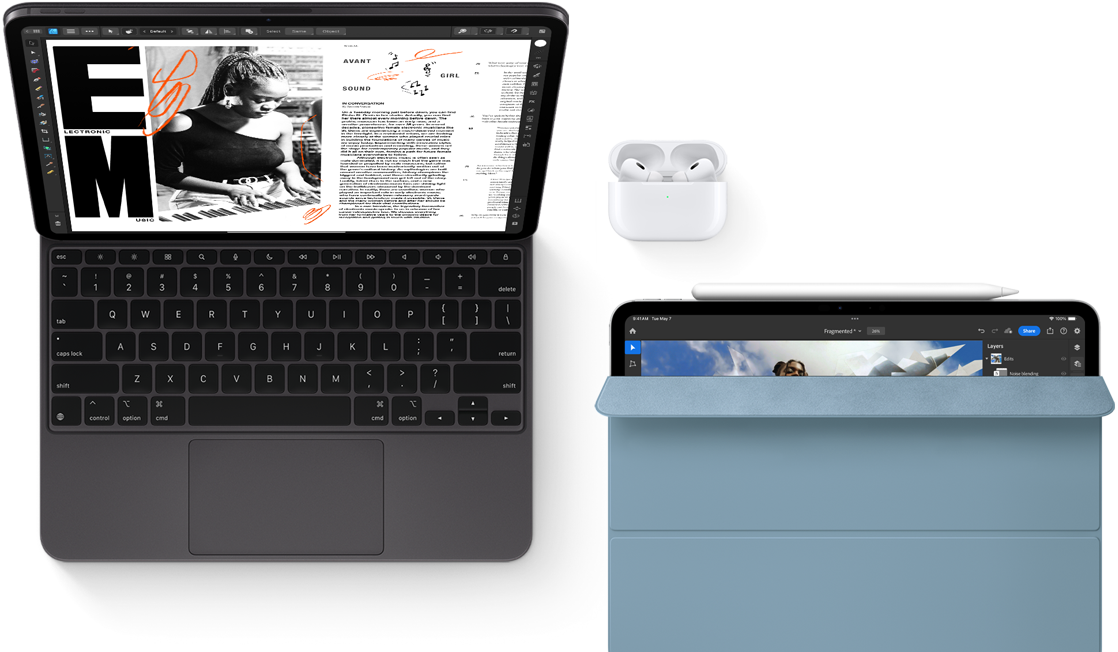 iPad Pro ja Magic Keyboard sekä AirPods Pro ‑kuulokkeet. Toinen iPad, Apple Pencil ja Smart Folio