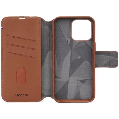 DECODED Leather Detachable Wallet Case w/MagSafe  for iPhone 15 Pro - Tan