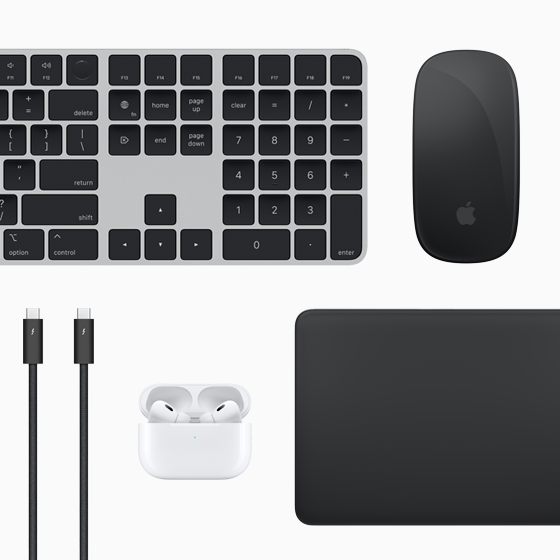 Macin lisävarusteet ylhäältä: Magic Keyboard, Magic Mouse, Magic Trackpad, AirPodit ja Thunderbolt-johdot