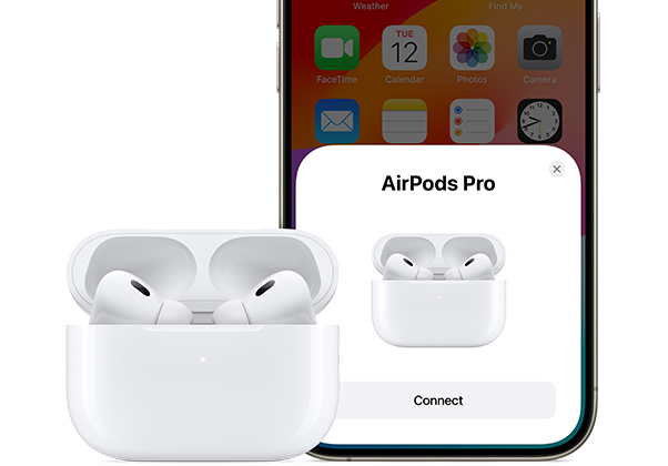 AirPods Pro ‑kuulokkeet ja iPhone 15 ovat vierekkäin, kuva havainnollistaa, miten helposti AirPods-kuulokkeet voi yhdistää iPhoneen